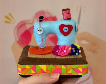 Handmade Felt Sewing Machine Pincushion - Miniature Sewing Room Decor - Gift for Seamstress or Quilter