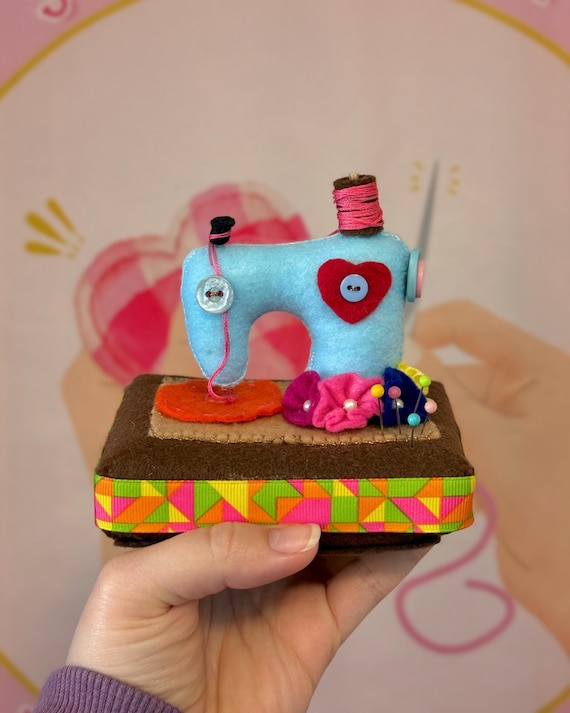 Handmade Felt Sewing Machine Pincushion - Miniature Sewing Room Decor - Gift for Seamstress or Quilter