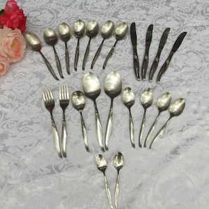 WM.A. Rogers Set Stainless flatware , total 22 .Floral design. Banquet.Home decor. tableware.Antique flatware. dorm Gift idea Replacement