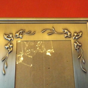 Metal antique silver tone frame shelf / desk standing easel back vertical horizontal , glass covered for picture 6.5&quot; x 4.5&quot; Gift idea