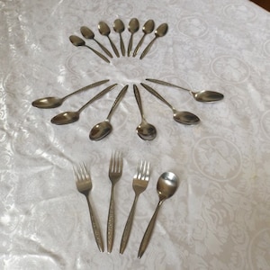 Set Stainless flatware total 17 .  Banquet.Home decor. tableware.Vintage flatware. Castomcraft