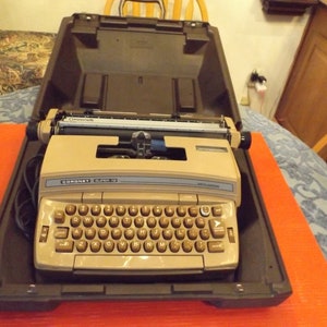Vintage 50-60s Portable Electric Typewriter Smith Corona Coroner Super 12 Gift idea.