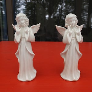 5&quot; H  W. Germany D Original collectible pair of Angels  .Praying  angels. Guardian angels. Mint condition! White. Gift idea