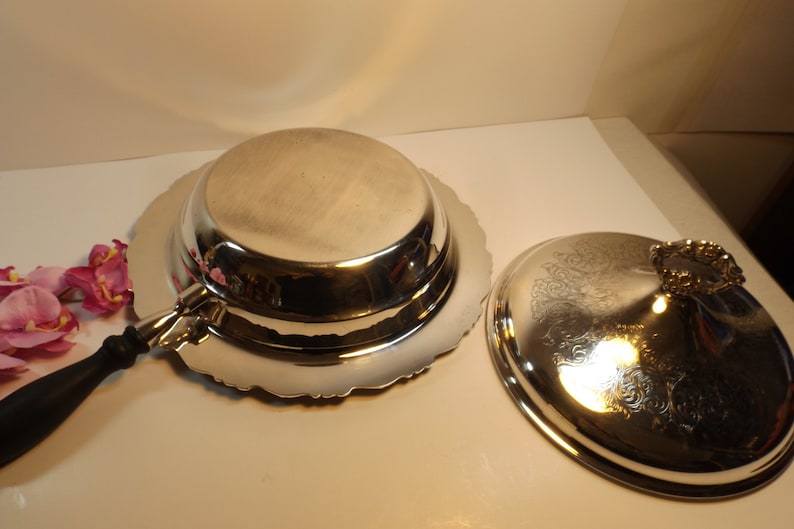 Sale Delightful Silver plated bowl long handle and lid by ONEIDA USA Kitchen Serving Wedding Gift Dish Frying Pan Ornate Rim Gift