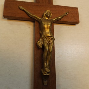 Antique wall CRUCIFIX , wooden cross and brass plated pewter body.11 3/4&quot;religion Christianity. Wall crucifix. Wall hanging. Home decor Gift