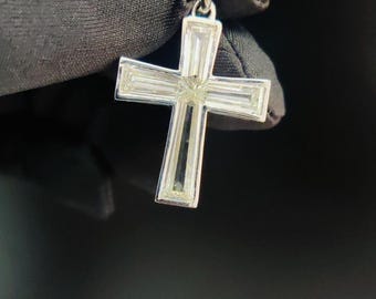 Pendentif croix diamant taille baguette CVD, monture argentée