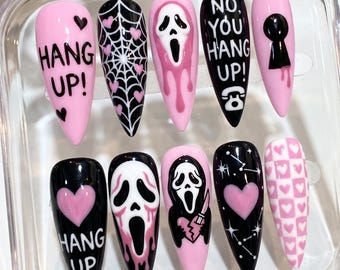 Uñas postizas Pink Scream, uñas postizas con cara de fantasma gótico, uñas postizas lindas y espeluznantes de Coquette, diseño de uñas personalizado de película de terror de Halloween con telaraña de corazones