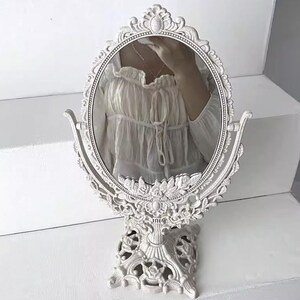 Vintage oval sminkspegel – Elegant franskinspirerad bordsspegel