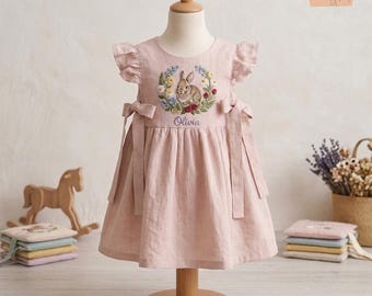 Vestido de lino personalizado para bebé, conejito bordado a mano con flores silvestres.