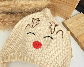 Gebreid rendierbabymutsje: kerstmuts, fotorekwisiet