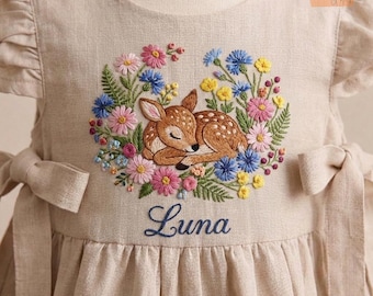 Gepersonaliseerde linnen jurk, met de hand geborduurd hert bloemen peuteroutfit, eerste verjaardag bos