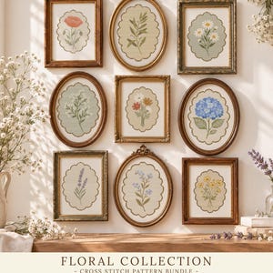 Peut inclure: Une collection de neuf modèles de point de croix encadrés présentant divers motifs floraux, notamment des coquelicots, des marguerites, des hortensias et de la lavande. L'ensemble est présenté comme un lot de modèles de point de croix.