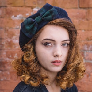 Navy Blue Wool Felt Beret Hat with Navy Green Tartan Bow (Blackwatch)