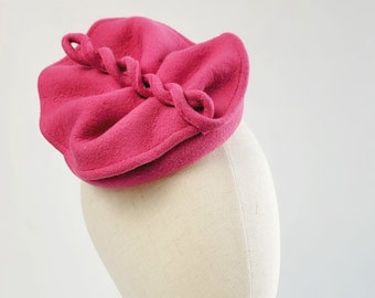 Pinker Filzhut mit Welle, Pinker Filz-Percher-Hut, Pinker Renntagshut, Pinker Hochzeitshut, Pinker Anlasshut, Pinker Hochzeitshut