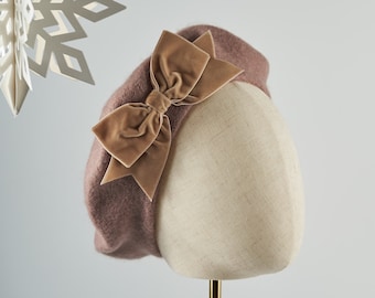 Chapeau de béret en feutre de laine beige avec nœud en ruban de velours beige, chapeau de béret Français beige, chapeau d’hiver beige pour femme, béret beige avec un arc