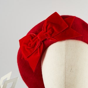 Béret en feutre de laine rouge écarlate avec noeud en ruban de velours rouge, béret rouge français, chapeau d'hiver rouge pour femme, béret rouge avec noeud image 2