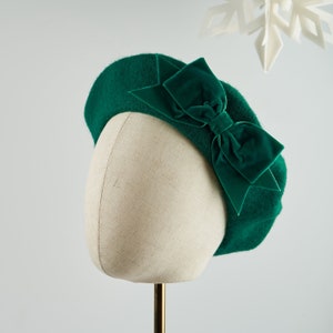 Emerald Green Wool Felt Beret Hat with Green Velvet Ribbon Bow, Green French Beret Hat, Green Women's Winter Hat, 100% Wool Thick Beret