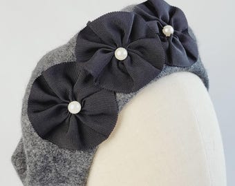 Charcoal Grey Wool Felt Beret Hat With Ribbon Rosettes and  display picture 1