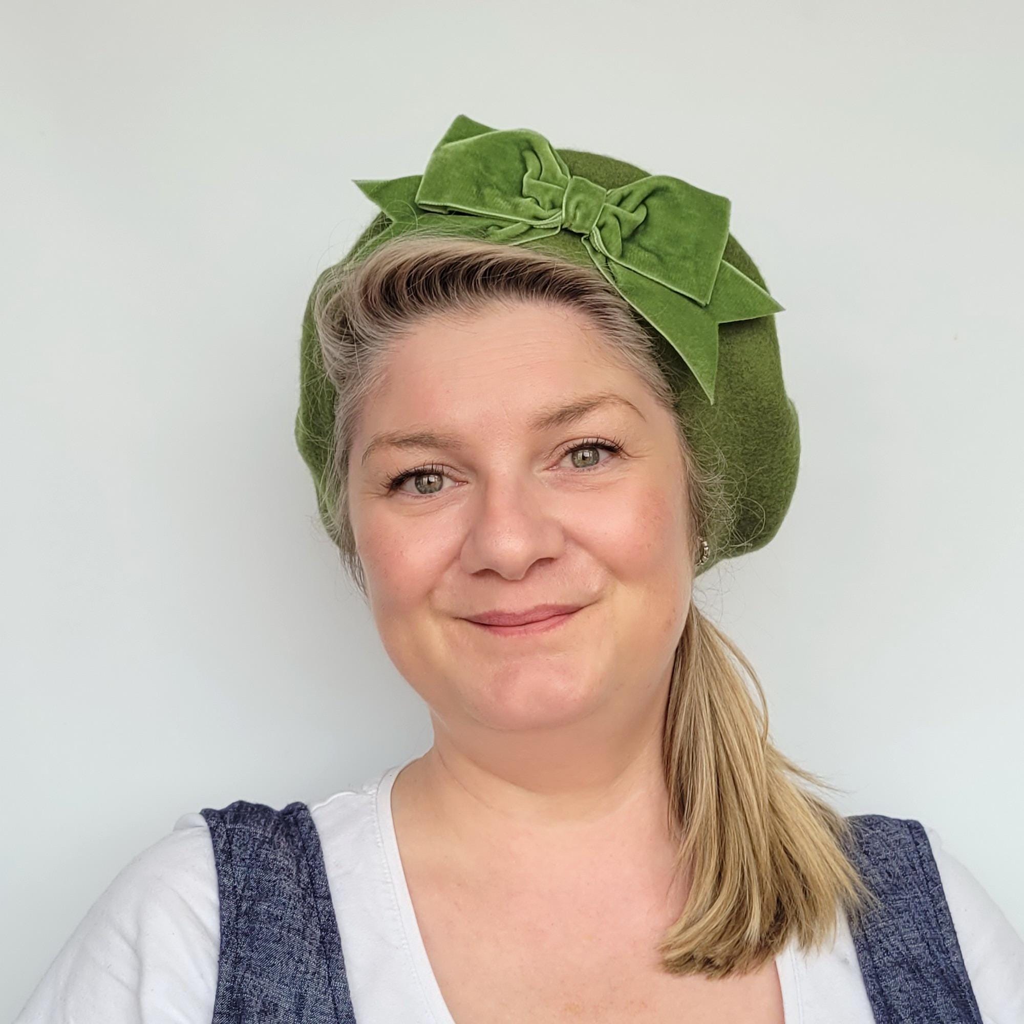 Moss Green Wool Felt Beret Hat With Green Velvet Ribbon Bow  display picture 3