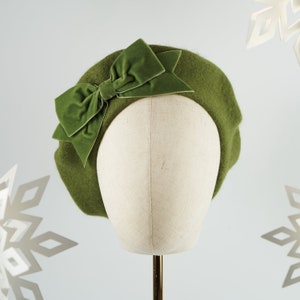 Moss Green Wool Felt Beret Hat with Green Velvet Ribbon Bow, Green French Beret Hat, Green Women's Winter Hat, Green Beret with a Bow