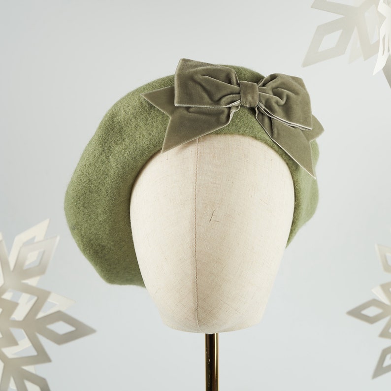 Chapeau de béret en feutre de laine vert sauge avec arc en ruban de velours vert, chapeau de béret Français vert, chapeau dhiver vert pour femmes, béret vert avec un arc image 3