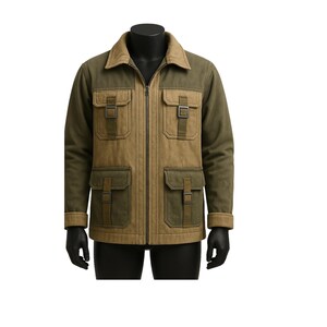 Könnte beinhalten: Zweifarbige Jacke mit Reißverschluss, mit einem beigefarbenen Mittelteil und olivgrünen Ärmeln und Taschen. Die Jacke hat vier Vordertaschen mit Klappenverschlüssen und einen Kragen. Das Model trägt schwarze Handschuhe.