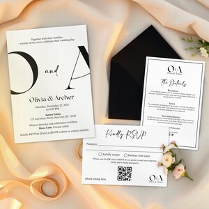 以下が含まれることがあります： 黒と白のデザインのウェディング招待状セット。「Olivia & Archer」の名前、イベントの詳細、ドレスコードが記載されています。 RSVPカードと詳細カード、黒い封筒、2つのゴールドリングも含まれています。