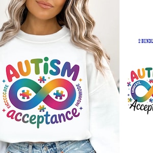 Puede incluir: Sudadera blanca con un diseño colorido. La palabra "AUTISMO" se muestra en colores arcoíris sobre un símbolo de infinito con piezas de rompecabezas. También incluye las palabras "aceptación", "educar", "acomodar" e "incluir".