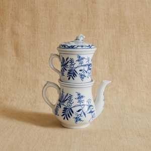 Porslinskaffekanna med lock och sil Vintage blå & vit Bavaria, 21 cm