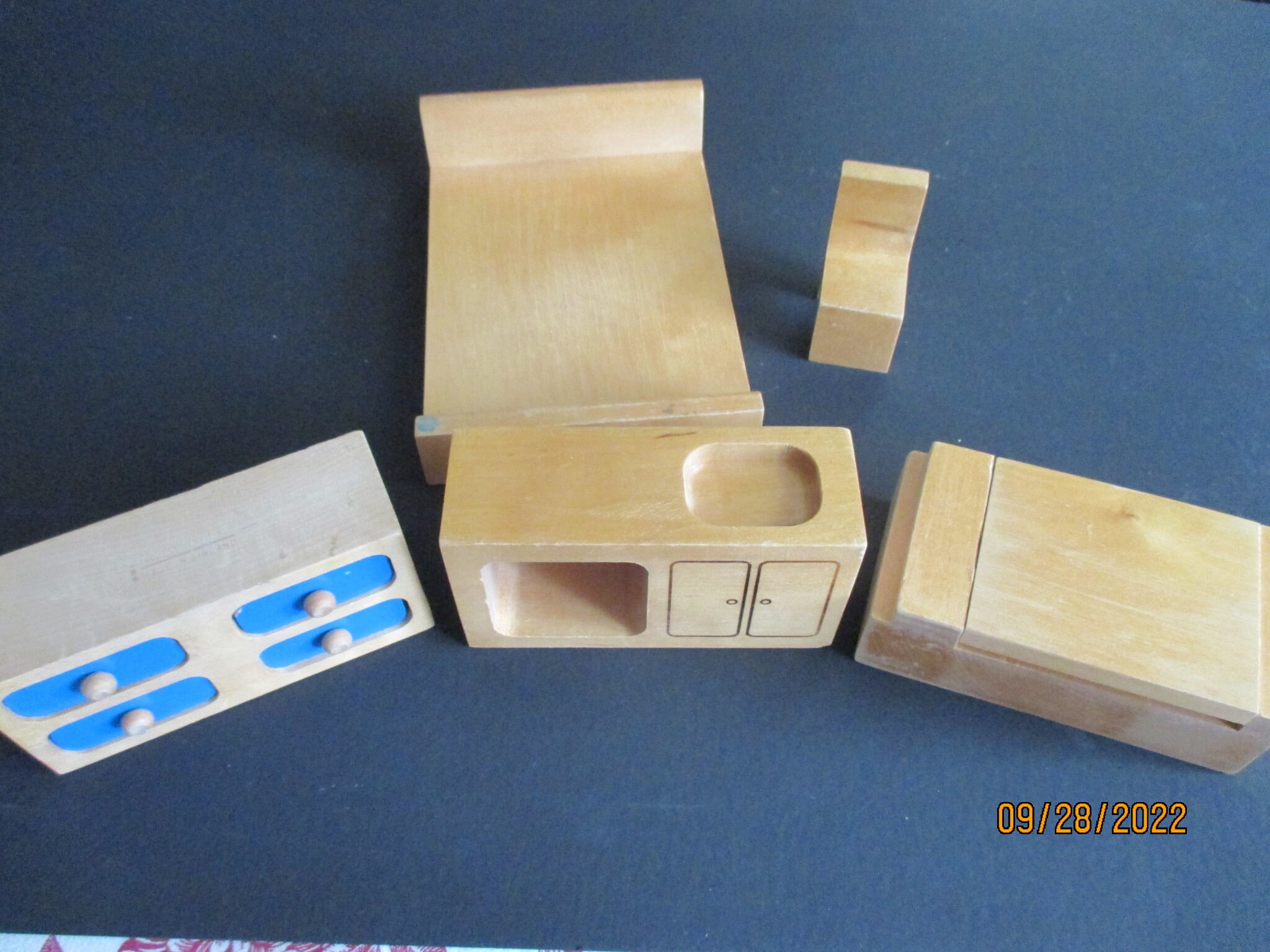 Creative online playthings dollhouse