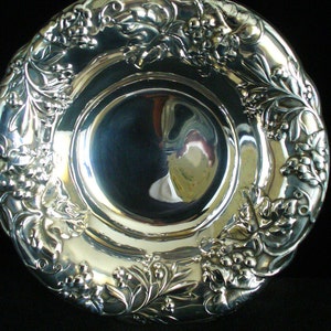 Versilberte Schale Pilgrim Silver Co Vintage Candy Dish Repousse' versilberter Teller Geschenk Tabletop Dekor Einweihungsparty Geburtstag Bild 1