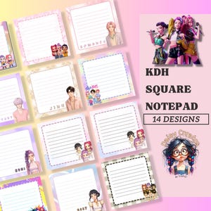 Puede incluir: Blocs de notas cuadrados con páginas rayadas e ilustraciones de personajes variados. Los blocs de notas presentan diferentes diseños, incluyendo personajes y grupos de estilo anime. El texto "KDH SQUARE NOTEPAD 14 DESIGNS" se muestra a la derecha.