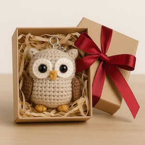 Schema all&#39;uncinetto per portachiavi amigurumi a forma di gufo (PDF) – Mini ciondolo per borsa a forma di gufo, tutorial per principianti