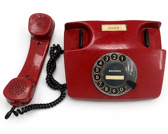 Rotes Vintage Siemens Telefon mit Wählscheibe, Retro Tischtelefon, klassisches antikes Wohndekor der 1970er Jahre, einzigartiges historisches Gerät Geschenk