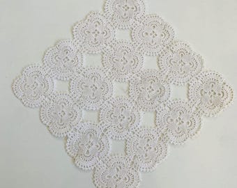 Centrino in pizzo all'uncinetto fatto a mano con motivo di uccelli, foulard vintage all'uncinetto filet per comò, centrotavola turco, decorazione chic stile rustico e country.