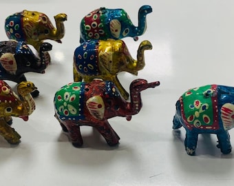 Set di mini elefanti dipinti a mano, decorazioni colorate di Jaipur, statuetta di animali boho, regalo portafortuna da 7 pezzi, soprammobile in stile indiano, piccolo ornamento per la casa