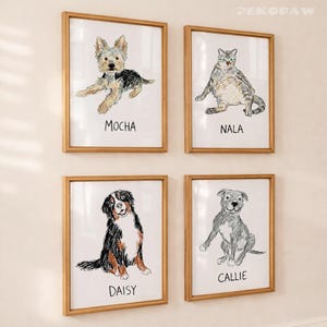 Puede incluir: Cuatro retratos de mascotas enmarcados con ilustraciones esbozadas de un perro y un gato. Los retratos est&aacute;n etiquetados como "Mocha", "Nala", "Daisy" y "Callie". Los marcos son de color marr&oacute;n claro.