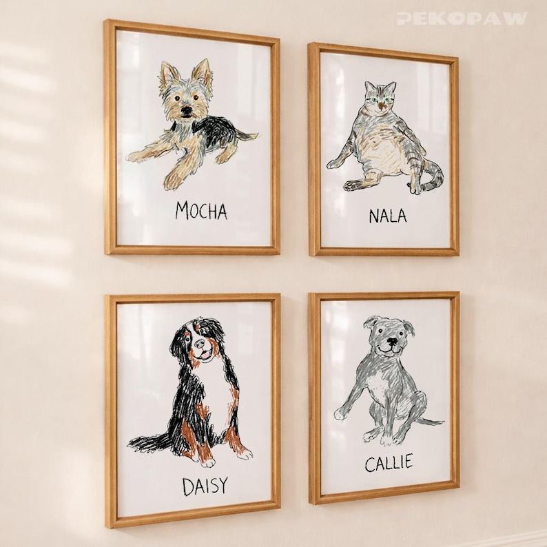 Puede incluir: Cuatro retratos de mascotas enmarcados con ilustraciones esbozadas de un perro y un gato. Los retratos est&aacute;n etiquetados como "Mocha", "Nala", "Daisy" y "Callie". Los marcos son de color marr&oacute;n claro.