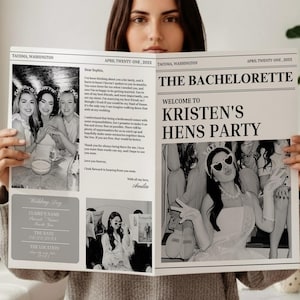 Könnte beinhalten: Eine Person hält einen schwarz-weiß-Druck im Zeitungsstil. Die Überschrift lautet "THE BACHELORETTE" und "WELCOME TO KRISTEN'S HENS PARTY." Der Druck enthält Fotos und Text, die eine Hochzeit und einen Junggesellinnenabschied beschreiben.