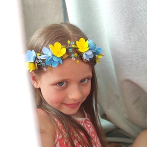 Ukrainische Blumenkrone, gelbes und blaues Headpiece, handgemachter Haarkranz für Vyshyvanka Outfit, Festival oder Hochzeit Accessoire