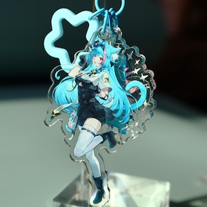 Mint Anime Schlüsselanhänger, Neverness to Everness, Acryl Anhänger, niedliches Taschenzubehör, ästhetischer Anhänger, Ita Bag Essential, Fan Merch, Perfektes Geschenk