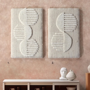 Handgeweven getuft beige ivoor wandkleed | Yuna - keperwol wandtapijt | Handgemaakte moderne boho-vezelkunst | Modern boho handgemaakt wandtapijt van vezels
