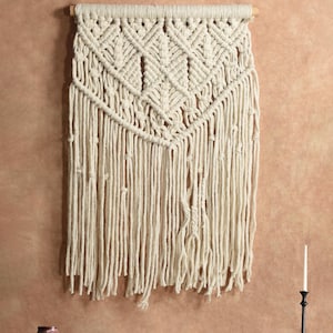 Ivoorwollen wandhanger | Handgemaakt gebreid boho-tapijtdecor | Handgemaakt wollen bohokunstdecor | Ivoor boho woonaccent | CRISAN-wandtapijt