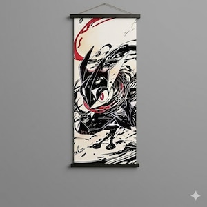 Puede incluir: Un rollo de pared vertical con una ilustración en blanco y negro de una criatura estilizada con detalles en rojo. La obra de arte tiene una sensación dinámica, con líneas audaces y un toque de rojo. El rollo está enmarcado por barras de madera negras.