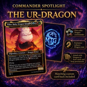 Könnte beinhalten: Eine Magic: The Gathering Sammelkarte mit dem Titel Elder Baby Dragon King und einer Illustration eines runden, rosa Drachen. Der Kartentext enthält Eminence, Flying und 10/10 Werte. Eine passende Kartenrückseite wird neben Text zu den fünf-farbigen Commander-Fähigkeiten, Kostenreduzierungen und Kartenzieh-Mechaniken gezeigt.
