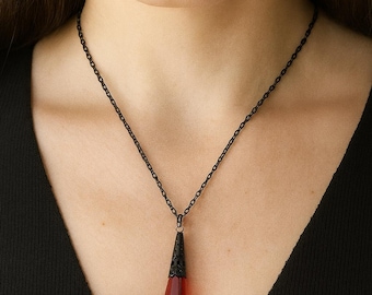 Collana con ciondolo in cristallo rosso sangue gotico, catena nera, gioielli da vampiro