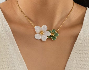 3D Floral Pendant Necklace: Zinc Alloy Drip Oil Sakura Flower