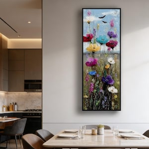 色とりどりの花が描かれた細長い油絵：オリジナルの手描きのアートワーク、重厚な質感のキャンバスアート、額入りの縦長の壁アート