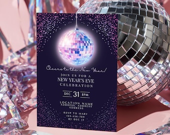 Convite para Festa de Ano Novo Disco Iridescente | Convite Moderno para a Véspera de Ano Novo 2026 com Bola de Espelhos Rosa e Roxa | Modelo Digital Editável para Impressão