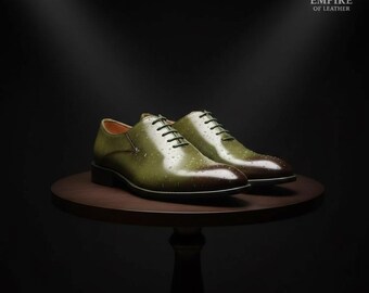 Handgemaakte olijfgroene leren oxfordschoenen: gepolijste teen, elegante herenkleding